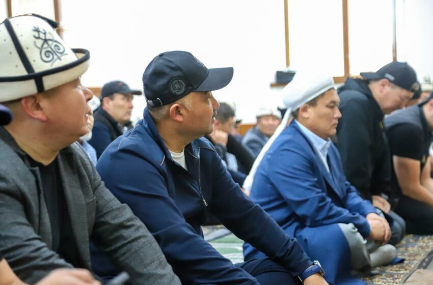  Нурланбек Шакиев принял участие в праздничном айт намазе в центральной мечети города Кербен