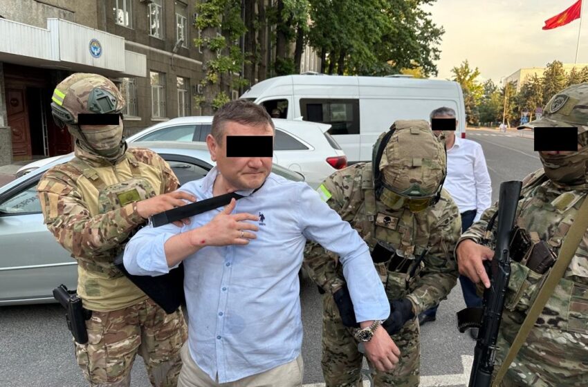  Милиция кызматкери пара алууга шектелип кармалды