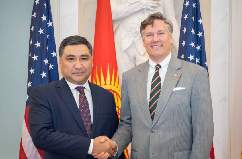  Изменения в миграционной политике США к гражданам КР обсудил Амангельдиев с замом госсека США