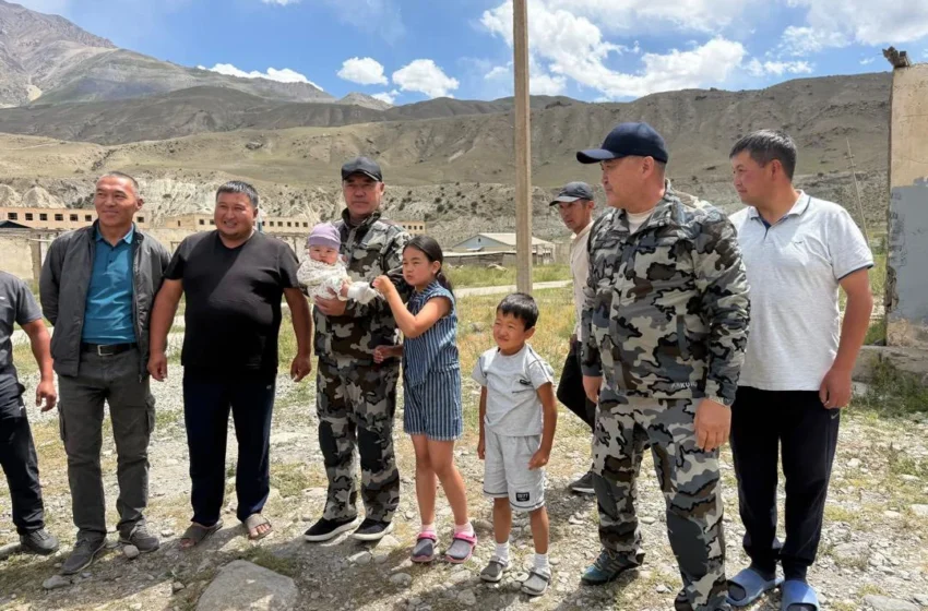 Президент Садыр Жапаров посетил село Энилчек Аксуйского района Иссык-Кульской области