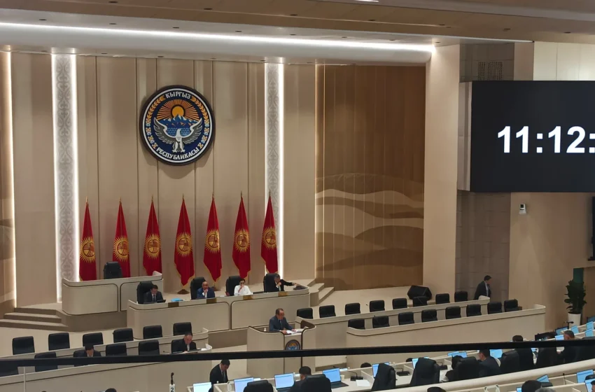  В парламенте приняли закон о выборах президента и депутатов ЖК