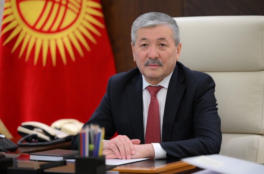  Адылбек Касымалиев Финчалгындоо кызматынын 20 жылдык мааракеси менен куттуктады