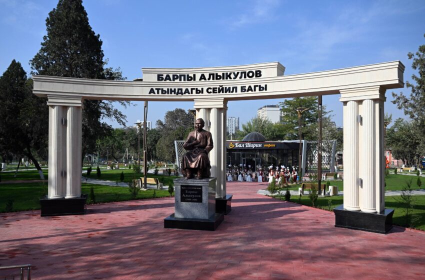  Президент Ош шаарында Барпы Алыкулов атындагы жаңы паркты ачты