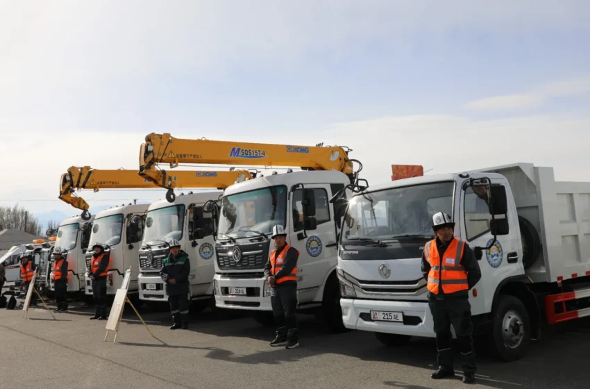  Ташиев передал коммунальным службам Балыкчы новую технику на сумму 100 млн сомов