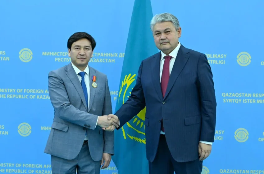  Кыргызстандын Казакстандагы элчиси Дастан Дюшекеев “Достык” ордени менен сыйланды