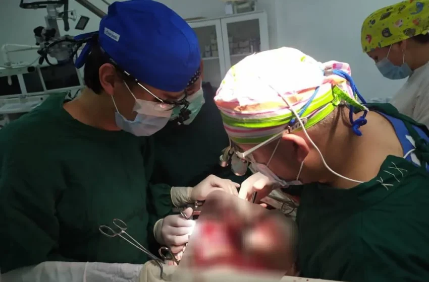  Врачи Кыргызстана провели редчайшую операцию подростку с тяжелым поражением сосудов