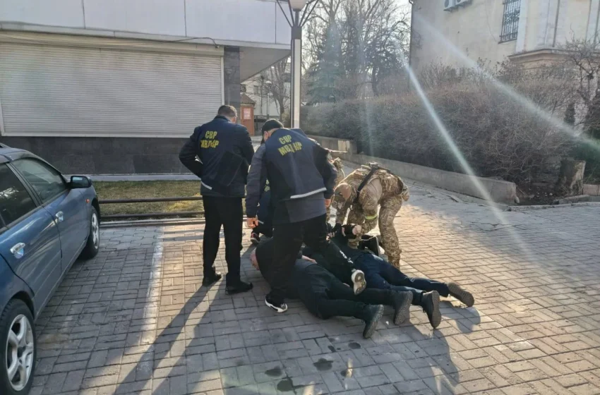  Өздөрүн укук коргоо органдарынын кызматкери катары тааныштырган алдамчылыкка шектүүлөр кармалды