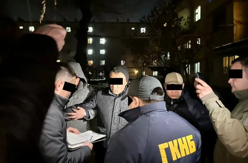  Ошто чет элдиктерди “калкалаган” милиция кызматкери кармалды