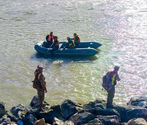  Нарын дарыясына түшүп кеткен беш жаштагы бала изделүүдө