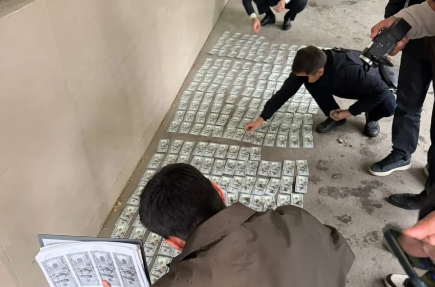  Ленин РИИБнин тергөөчүсү ири суммадагы пара менен кармалды