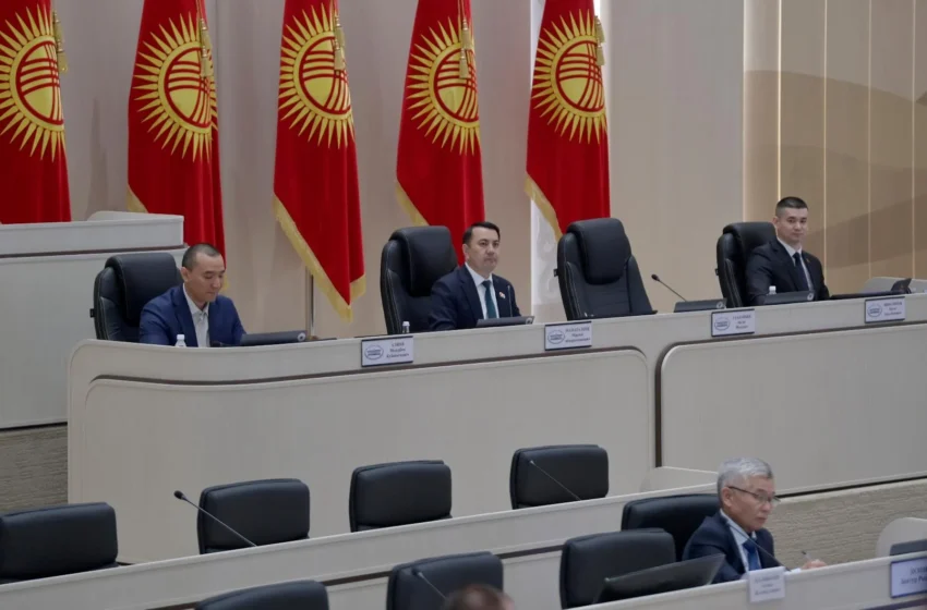  Жогорку Кенеш одобрил пакет законопроектов по изменению избирательной системы страны